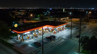 Gasolinera- vista nocturna (IA)