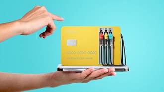 Este verano, usa las tarjetas con mayores ventajas para repostar combustible y ahorra dinero.